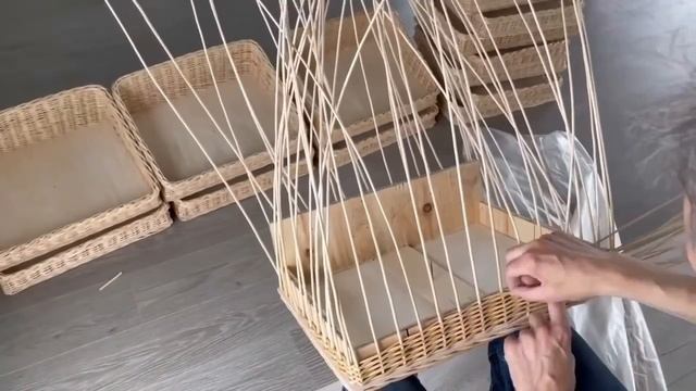 Wicker bread tray. Weaving the base