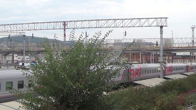 Электровоз ЭП20-020 с поездом 030 (С ЭПТ) смотреть онлайн