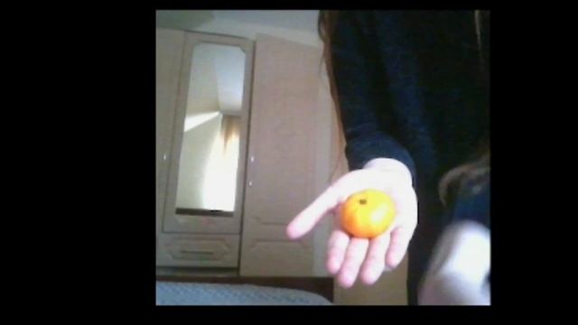 показываю самый крошечный мандарин в мире смотреть онлайн