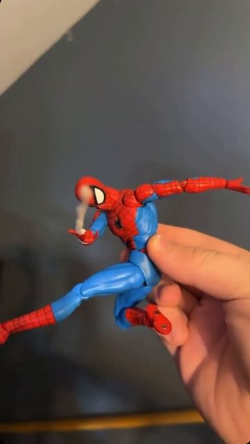 Hand posing Mafex Spider-Man #spiderman #actionfigures #marvel смотреть онлайн