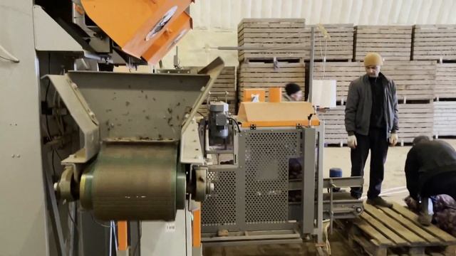 Инспекционный стол РИ-3Т и Упаковочный комплекс СВД-50У + УМ-30: Работа в хозяйстве смотреть онлайн