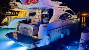 Аренда моторной яхты Азимут 42 "Санторини"