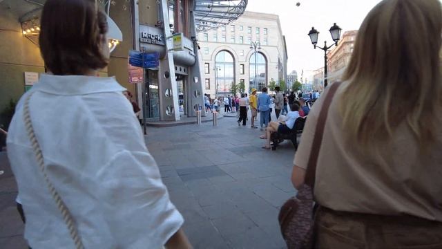 Улицы Москвы: Как выглядит город, который никогда не спит? 🌃🚶♀️