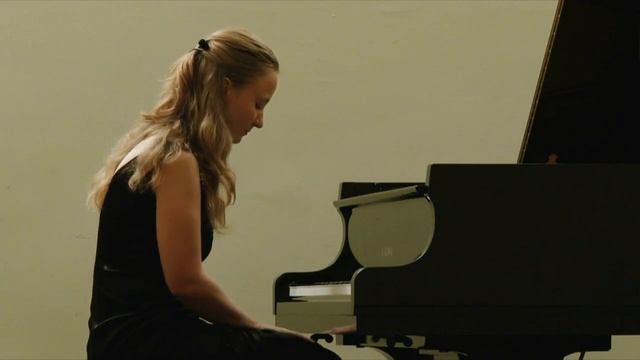 Polina Kulikova plays J.S.Bach смотреть онлайн