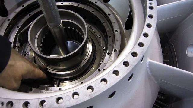 A Closer Look : Main bearing Pt. 7 : Carbon seals смотреть онлайн