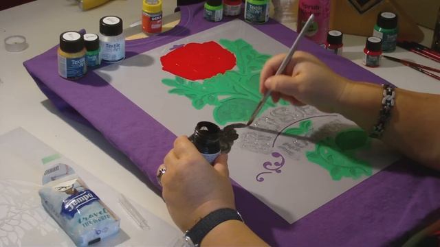 Textildesign - DIY - T- Shirt mit Schablonen gestalten