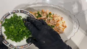 Салат овощной с копчёной куриной грудкой