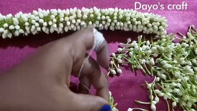 Spray paint on Jadai poo for bridal hairdo смотреть онлайн