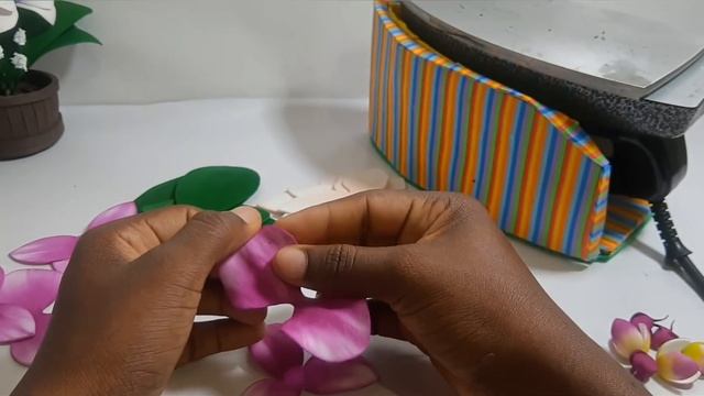 Miniatura de flores- Lírio/ Orquídea Phalaenopsis смотреть онлайн