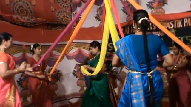 Pinnal Kolattam Dance смотреть онлайн