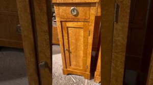 Антикварная мебель карельская береза