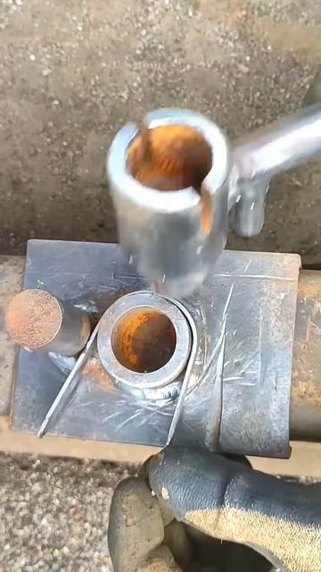 инструмент для зажима водопроводной трубы