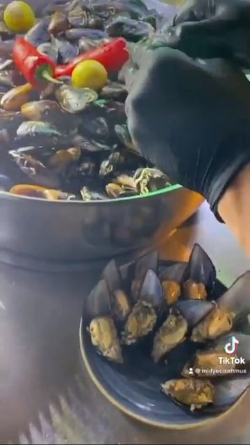 Midyeci Şehmus midye dolma смотреть онлайн