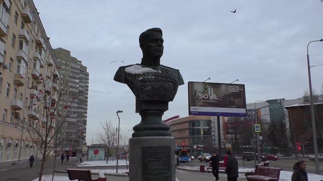 МОСКВА. ЩУКИНСКАЯ. Памятный Бюст А.М. Василевскому.