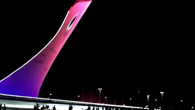 Фонтаны в Олимпийском парке в грозу. Видео 3 смотреть онлайн