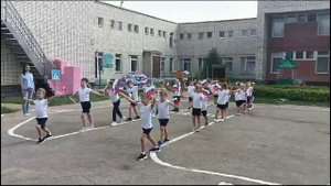 танец с флажками