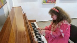 Динь динь динь звенит колокольчик Валентины Беляевой в Феодосии