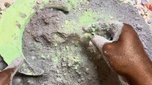 Asmr | Neon Green and grey reformed gym chalk 💚 | Satisfying | Powdery Crumchy
