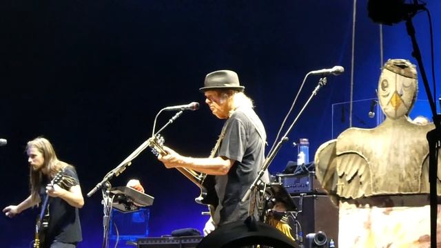Like a Hurricane - Neil Young Munich 2019 смотреть онлайн