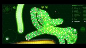 Играю за очень колючий скин в Wormax.io. Делаю трюки, пытаюсь выйти в ТОП.