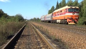 ТЭП70-0571 с пригородным поездом