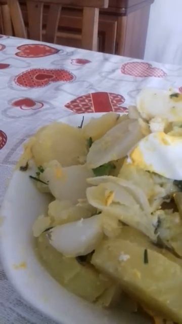 Salada de baucalhau com erva aromatica. смотреть онлайн