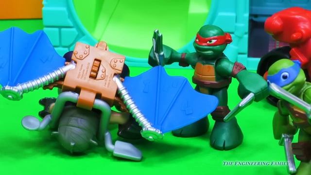 Unboxing the TEENAGE MUTANT NINJA TURTLES  Leo and Ralph Toys