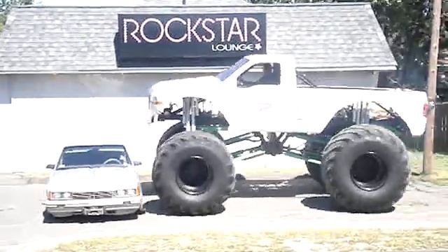 gina lynn's monster truck crushing car смотреть онлайн