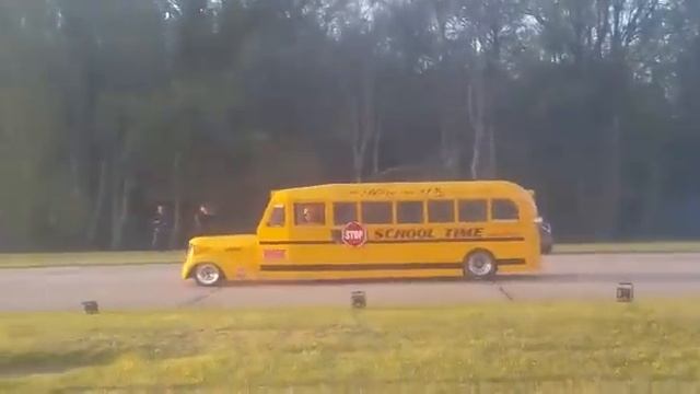 German racewars 2016 ..25000PS Schulbus смотреть онлайн