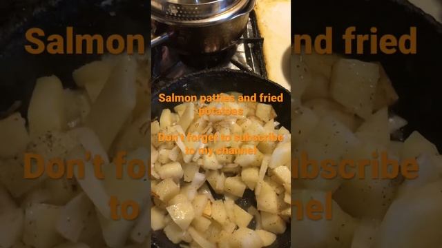 Salmon patties and fried potatoes смотреть онлайн