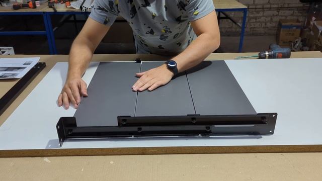 Видео сборки настенного стола полки трансформера ЭкоМодель смотреть онлайн