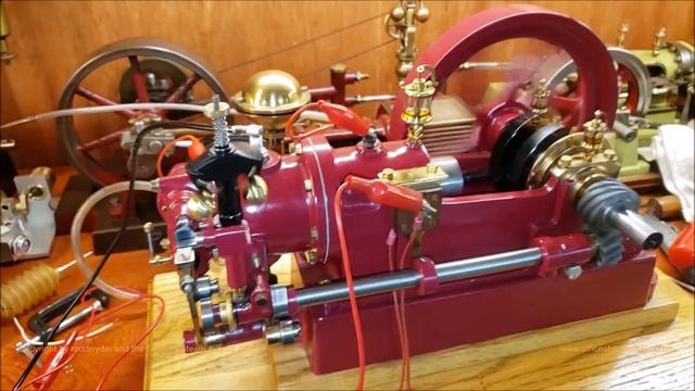 A Pair of Stuart Turner 800 Hit & Miss Gas Engines - Governor Controls the Fuel Injector смотреть онлайн