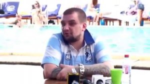 Баста уничтожает журналиста!