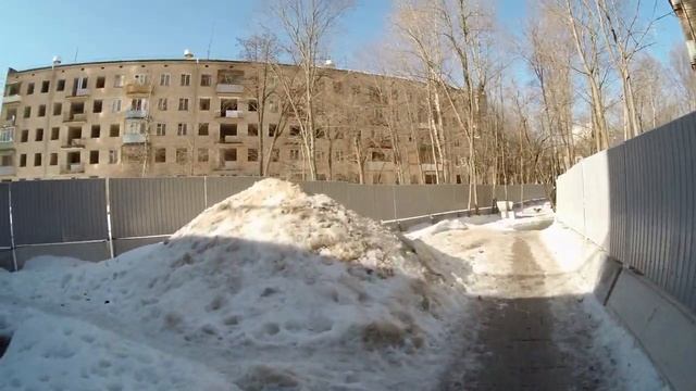 на улице Речников
