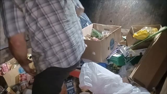 UNREAL! MASSIVE HAUL OF FREE SHELF STABLE FOOD BY THE CASE!  The ULTIMATE in DUMPSTER DIVING!