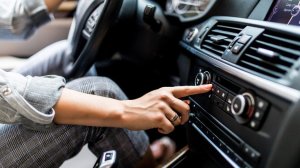 Как прогреть салон автомобиля: эксперт рассказал о правилах включения печки