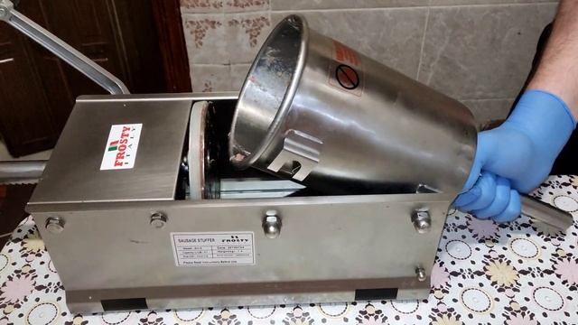 Ковбаса Одеська домашня зі шматочками м'яса.