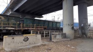 Электровоз 2ЭС5К-011 с ремонтным поездом