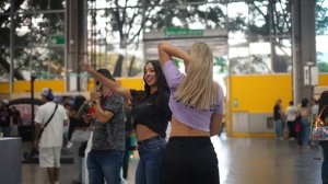 🇨🇴EXOTIC BEAUTY IN MEDELLIN COLOMBIA |4K Walking Tour & Fashion