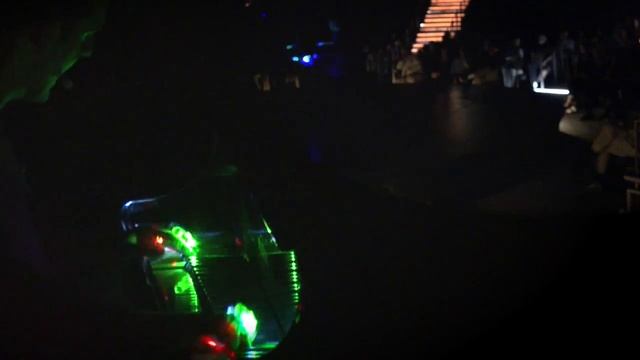 Crazy Piano in the Dark with LED Finger Lights! (Tom Franek "Bumble Boogie") смотреть онлайн