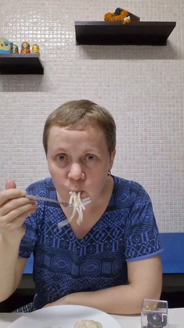 Пробую рисовую пасту с чиа #бангкок #еда #чтояем #пп #безглютена смотреть онлайн