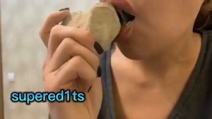 пыльная глина😋глухой хруст#clay #глина #clayeating #turkestanclayasmr