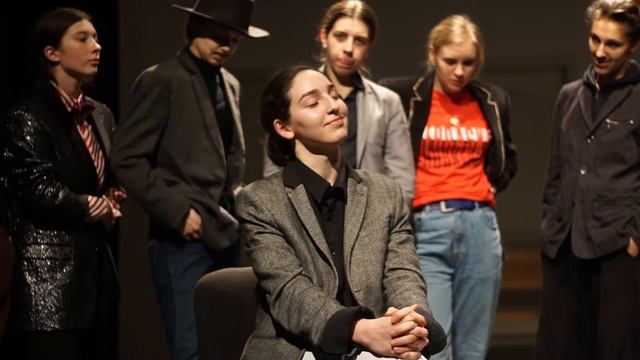 Отрывок из перформанса МАМА ХОТЕЛА ДЕВОЧКУ Дана Сарман смотреть онлайн