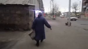 Смешная походка бабули