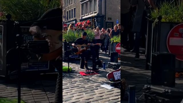 Street Performer plays Mumford and Sons смотреть онлайн