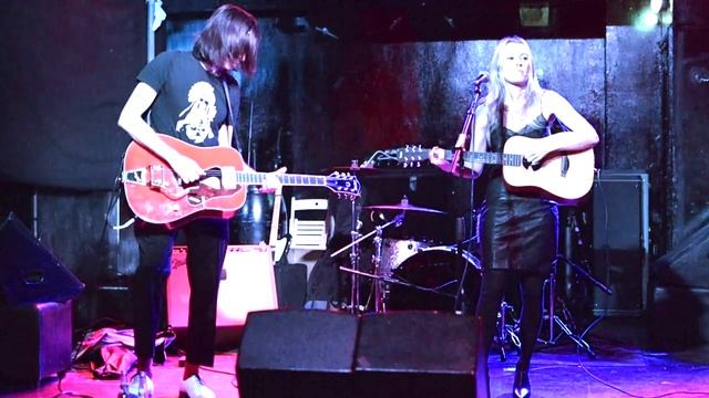 Sirens live at 93 Feet East
