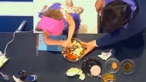 Полина Симонова (3 года) - Повар лучше всех 09.04.17