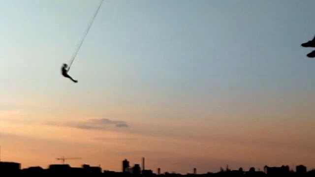 Прыгнул с моста Украина - видео смотреть онлайн