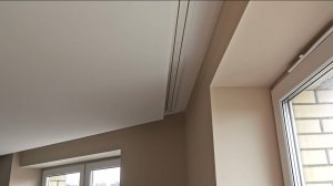 Установка в потолочную нишу составного карниза общей длинной 7м с изломом в месте стыка разных.