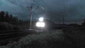 Электровоз ЭП20 с фирменным поездом "Беларусь"